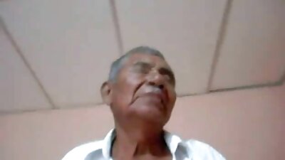 Сонирхогч нь жижиг хөхтэй, үзүүртэй хөх нь салах нь түүний pussy уруул