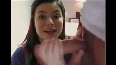 Сайхан бариу нугастай тачаангуй brunette хатуу ширүүн болж байна
